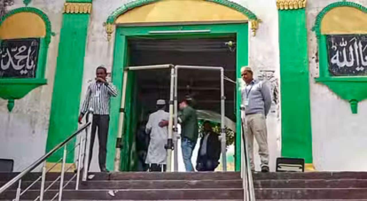 Sambhal Jama Masjid Ajmer Sharif Dargah Case in Court Hindu Side says Temple san