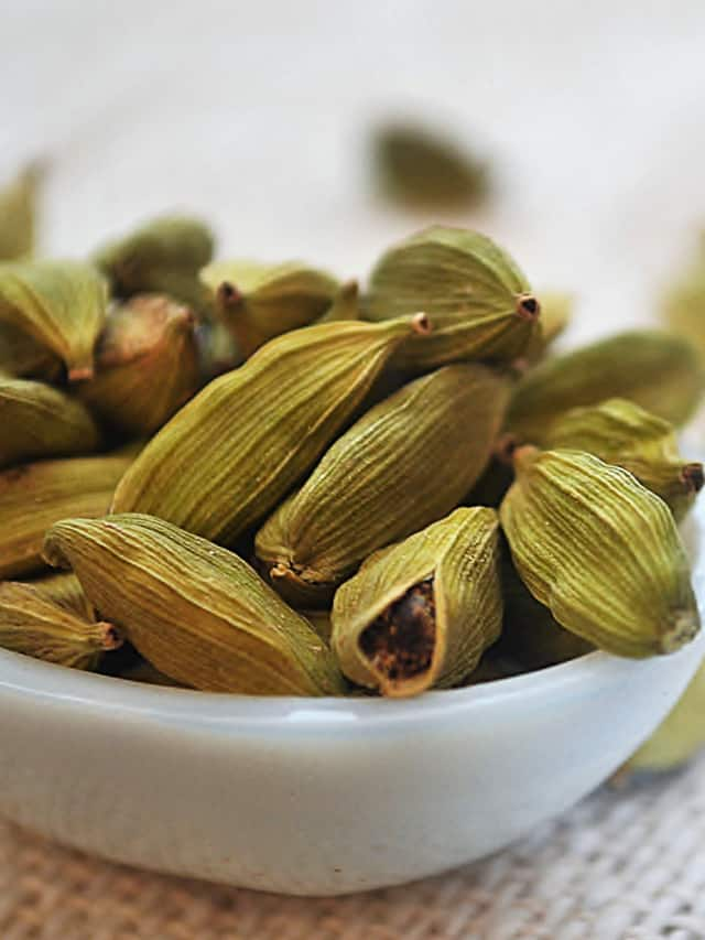 5 Amazing Benefits of Eating Cardamom Daily suh