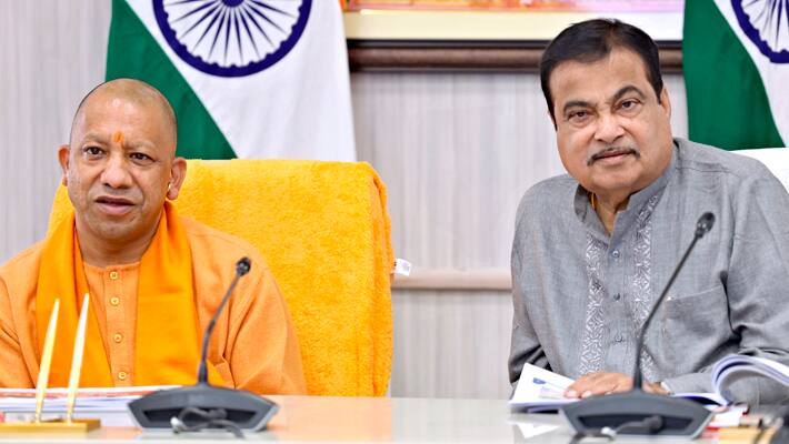 Yogi-Adityanath-Nitin-Gadkari-reviewed-road-projects-of-National-Highways-of-Prayagraj-Mahakumbh-2025