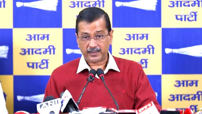 दिल्ली विधानसभा चुनाव: केजरीवाल को बड़ा झटका, इस उम्मीदवार ने छोड़ साथ