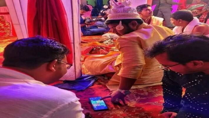 Groom Plays Ludo During Wedding Ceremony