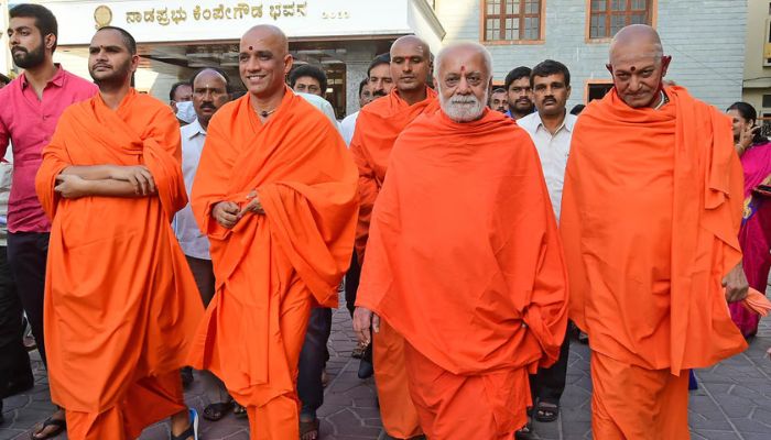 Karnataka Vishwa Vokkaliga Mutt Swamiji suffering from cancer sat