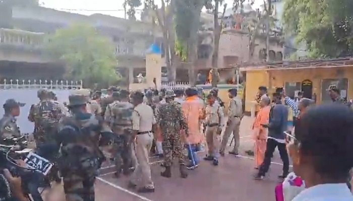 India boosts security for Bangladesh diplomatic missions after Agartala protest over attacks on Hindus (WATCH) snt