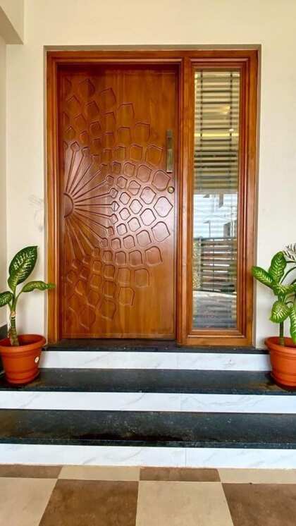 Clean and tidy main entrance