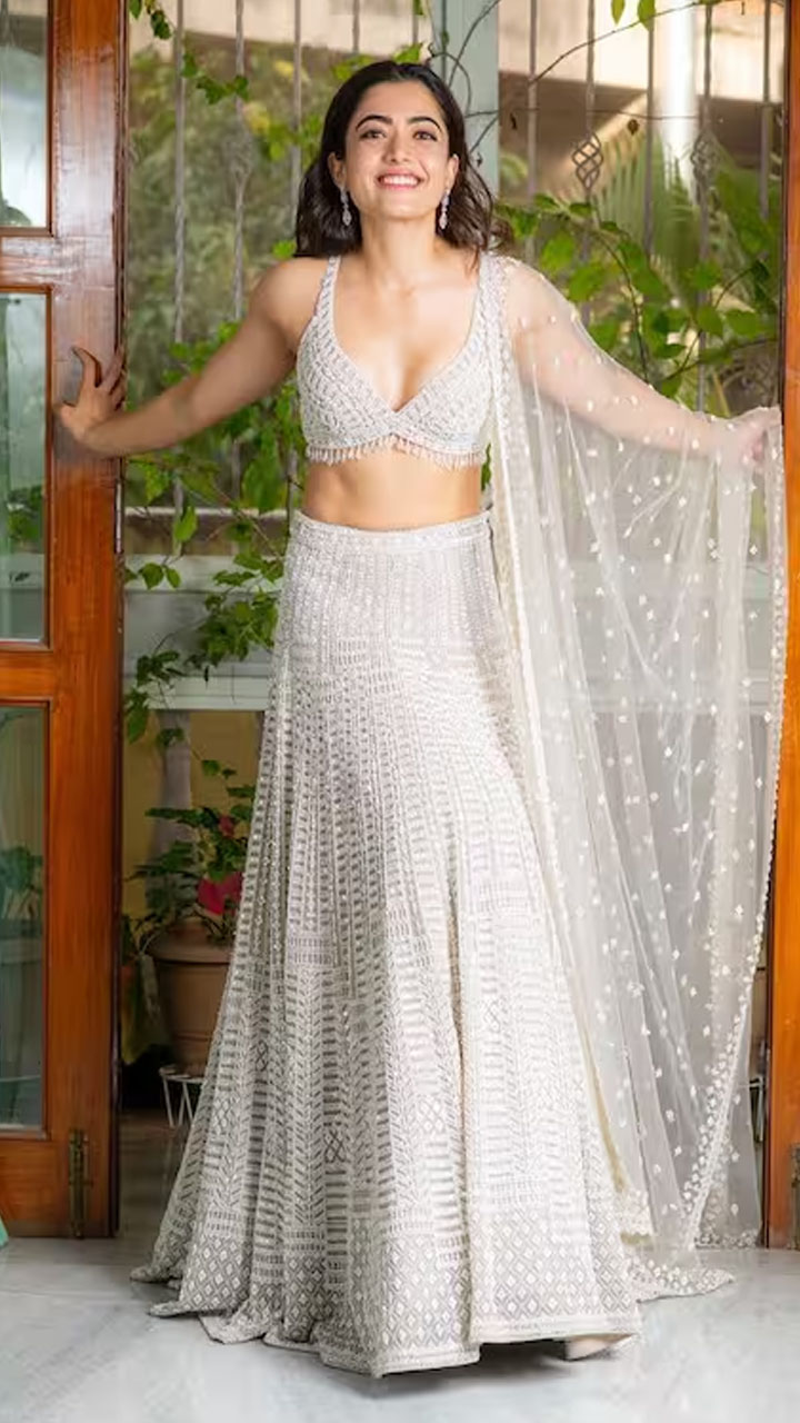 ವಿಜಯ್ ಫ್ಯಾಮಿಲಿಗೆ ಶ್ರೀವಲ್ಲಿ ತೋರಿಸಿದ ರಶ್ಮಿಕಾ, ಗುಸುಗುಸು ಸುದ್ದಿಗೆ ಮತ್ತೊಂದು ಮುದ್ರೆ?