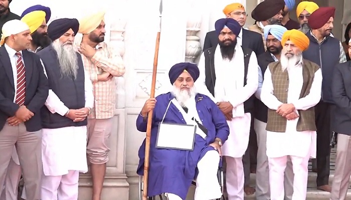 Sukhbir Badal fulfills Akal Takht's 'Tankhah' at Golden Temple with plaque around neck (WATCH) AJR