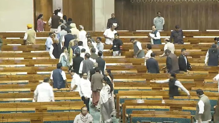 Parliament Winter Session: After 'deadlock' breakthrough, Opposition leaders walk out of Lok Sabha AJR