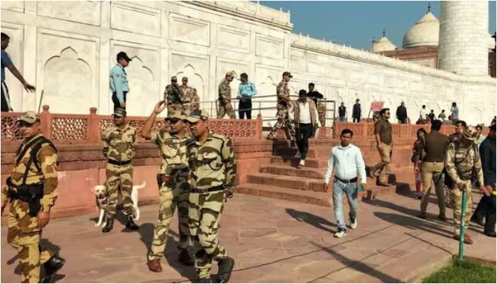 The message that the Taj Mahal will be demolished Bomb squad intensified the search in the premises 