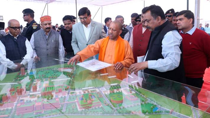 Yogi-Adityanath-inspected-the-under-construction-veterinary-science-college