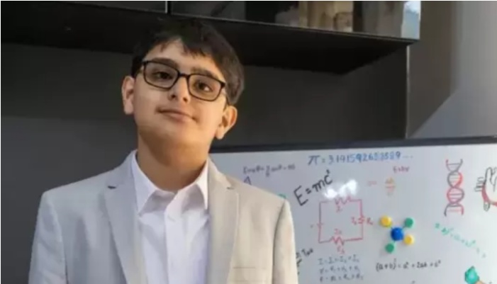 10 year old boy outranks in iq of einstein and hawkings 