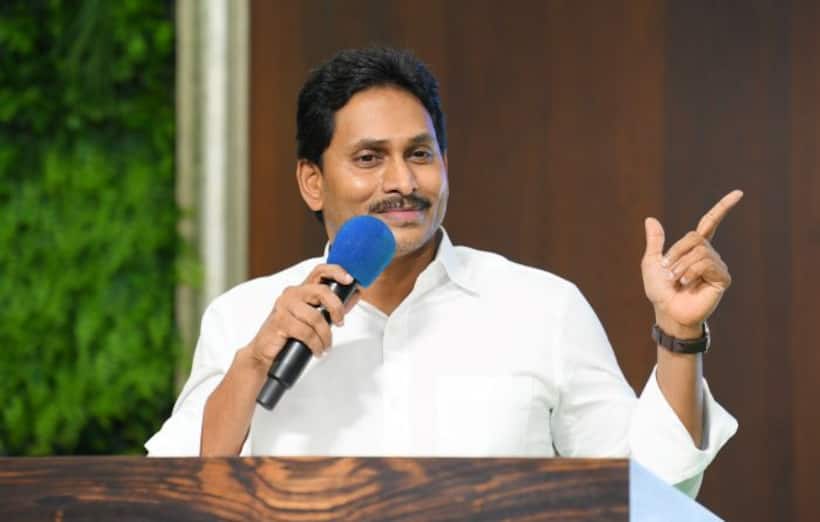 YS Jagan: అది మీ బాబు గారి సొమ్ము కాదు చంద్రబాబూ.. ఓ రేంజ్‌లో ఫైర్‌ అయిన జగన్‌. 