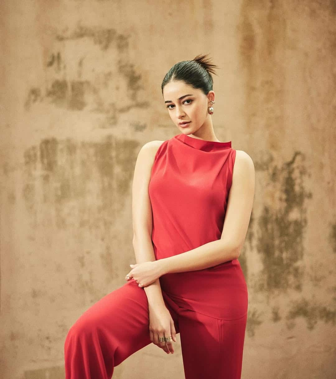 Ananya Pandey stuns in red backless dress photos go viral kvn