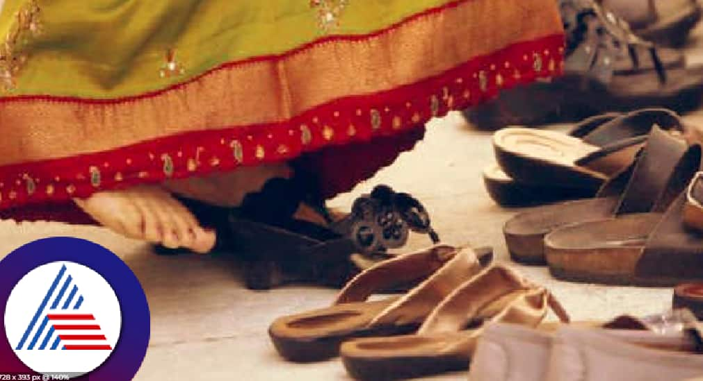 According to Vastu Shastra Is it good to keep slippers indoors rav