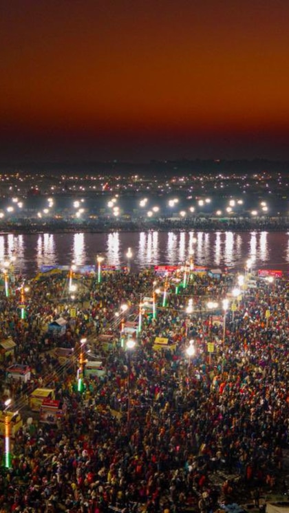 <p>महाकुंभ 2025 यूपी के प्रयागराज में आयोजित होने वाला विश्वप्रसिद्ध धार्मिक और सांस्कृतिक महोत्सव है। हर 12 साल में होने वाले इस मेले में देश-विदेश से लाखों श्रद्धालु जुटते हैं। <br />
 </p>
