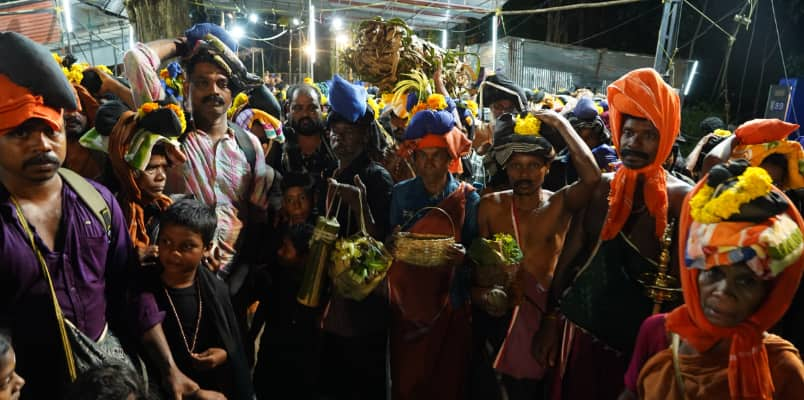 145 member gang from Agasthyamalai reached Sabarimala for Ayyappa darshan