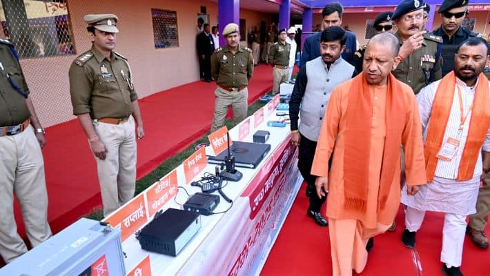 CM Yogi Adityanath inaugurated a new police station in the Maha Kumbh Mela area tvk