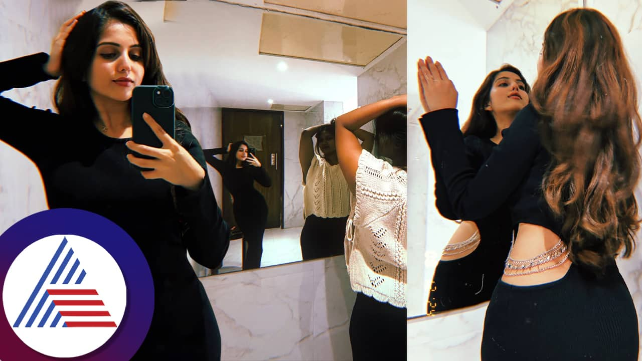 Niveditha Gowda shares Mirror photo with friend in instragram mrq