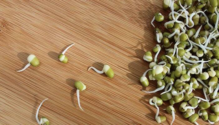 benefits of having moong sprouts for breakfast 