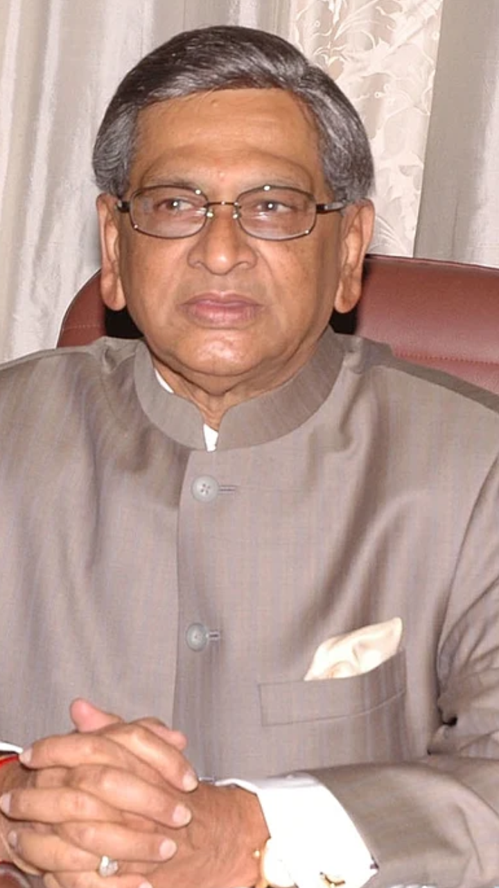 ಅನಾರೋಗ್ಯದ ನಡುವೆಯೂ ಹುಟ್ಟೂರು ಮರೆಯದ ಕೃಷ್ಣ, 3 ದೇವಸ್ಥಾನ ಜೀರ್ಣೋದ್ಧಾರ ಮಾಡಿದ್ದ ಎಸ್. ಎಮ್. ಕೆ