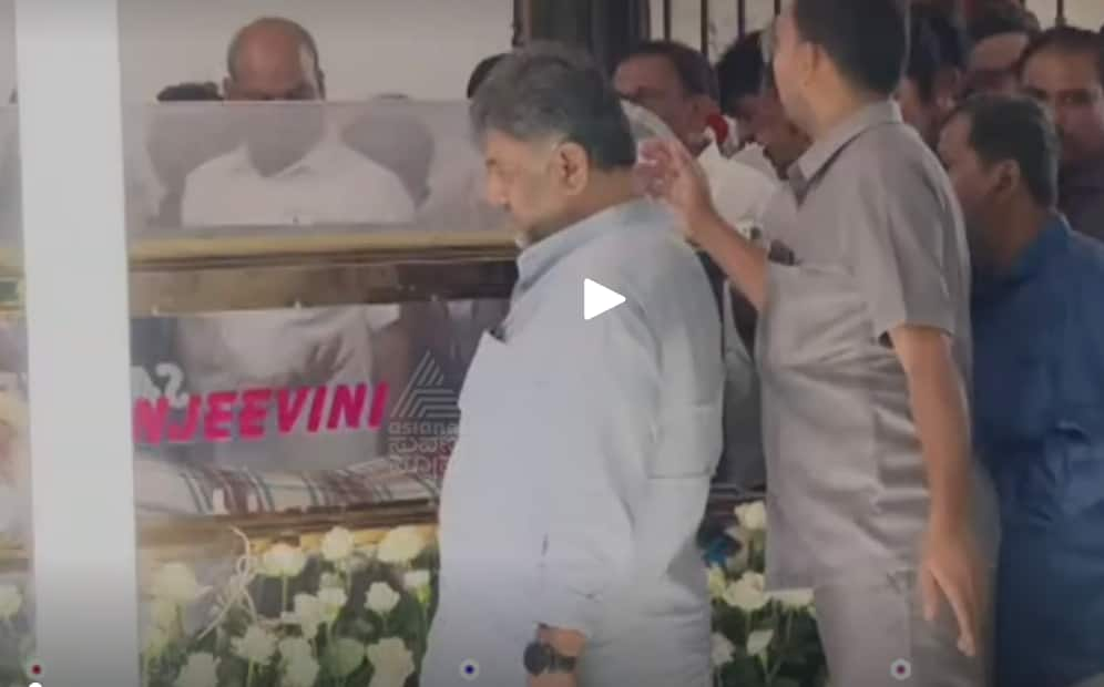 DCM DK Shivakumar breaks down in tears on former Karnataka CM SM krishna demise ckm