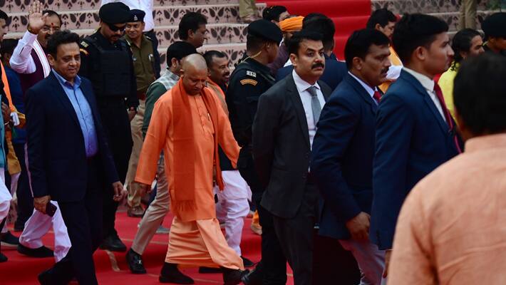efforts of CM Yogi Adityanath the temple and ghat have been rejuvenated in Prayagraj Mahakumbh 2025