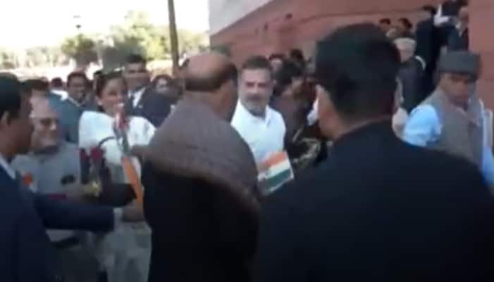 Rahul Gandhi gave a rose and the tricolor to Rajnath Singh