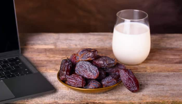 health benefits of consuming dates which soaked in milk