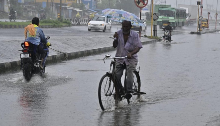 Weather: Heavy rain batters Tamil Nadu, orange alert issued in 16 districts; boy dies as house wall collapses dmn