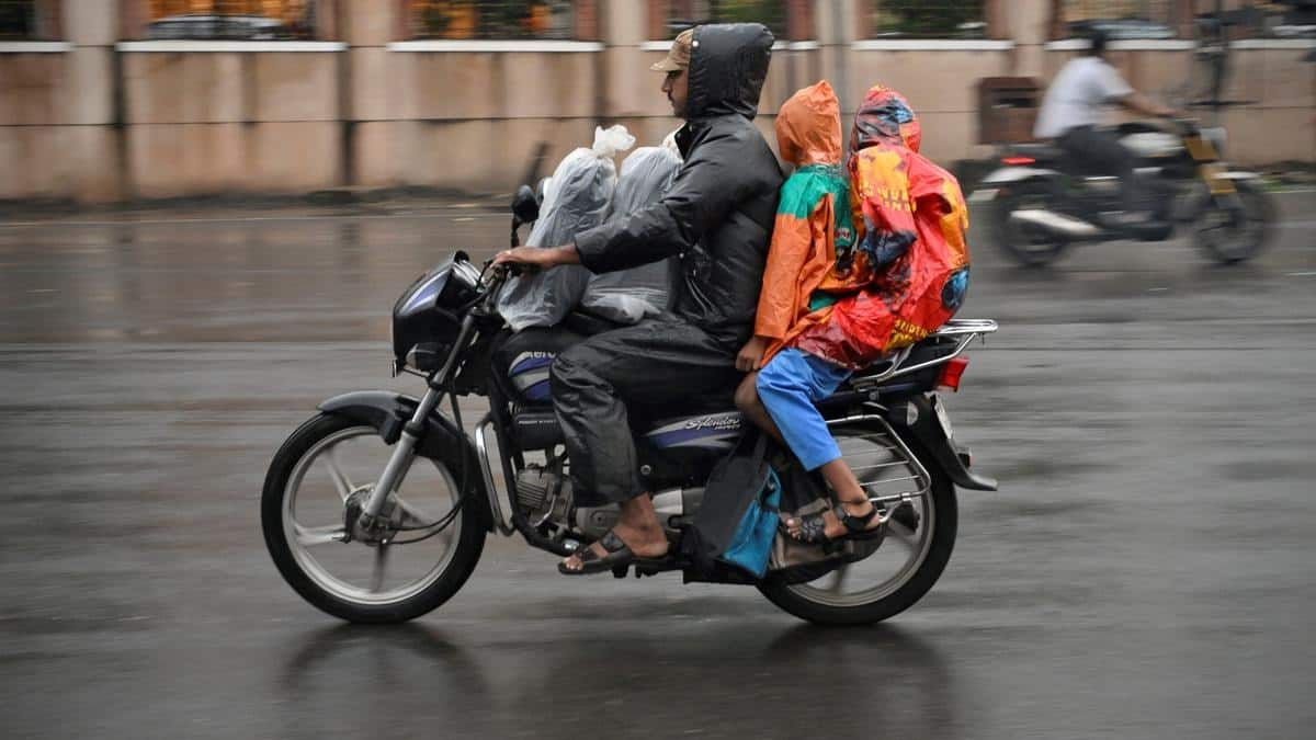 Meteorologists have said that the rain will stop in Chennai this morning KAK