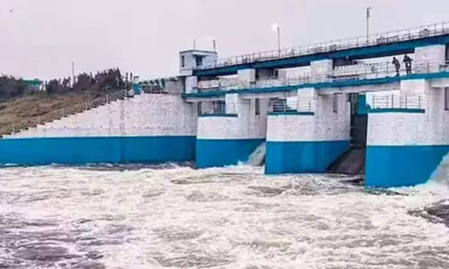 Flood alert for Chennai as water released from chembarambakkam Lake ray