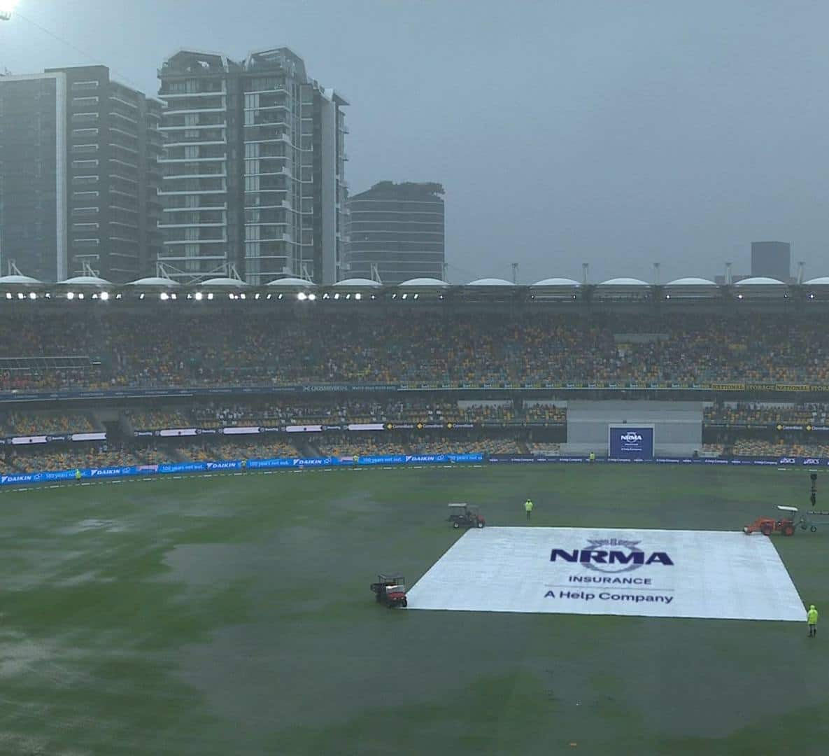 India-Australia 3rd Test has been stopped due to rain ray