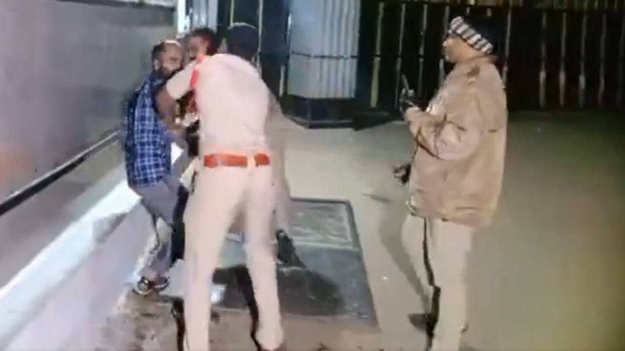 Allu Arjun Fan Attempts Suicide Outside Chanchalguda Jail 