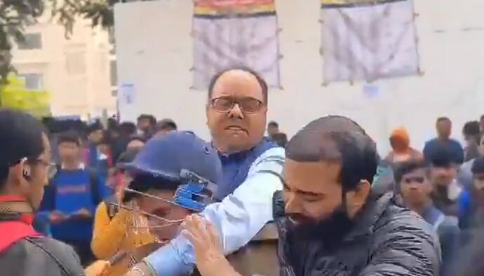 Bihar SHOCKER! Patna DM slaps BPSC aspirant amid protests over exam paper leak; complaint filed (WATCH)
