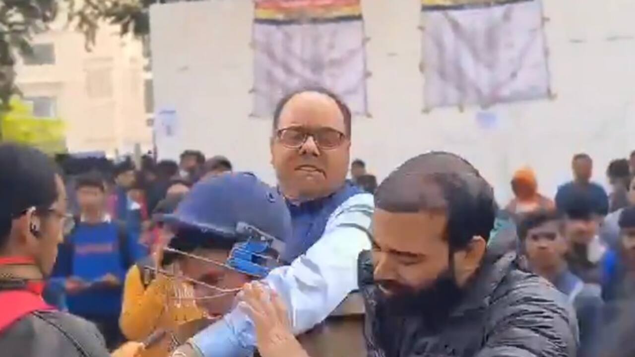 Bihar SHOCKER! Patna DM slaps BPSC aspirant amid protests over exam paper leak; complaint filed (WATCH)