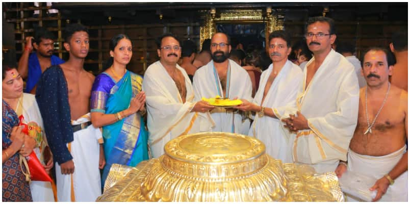 Gold bowl weighing approximately 38 sovereigns and valued at 25 lakh was dedicated as a gift to Guruvayoorappan