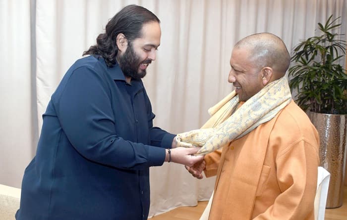 RIL NE Director Anant Ambani met UP CM Yogi Adityanath and gifted golden shawl ckm