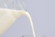 right-way-to-drink-milk-benefits-and-risks