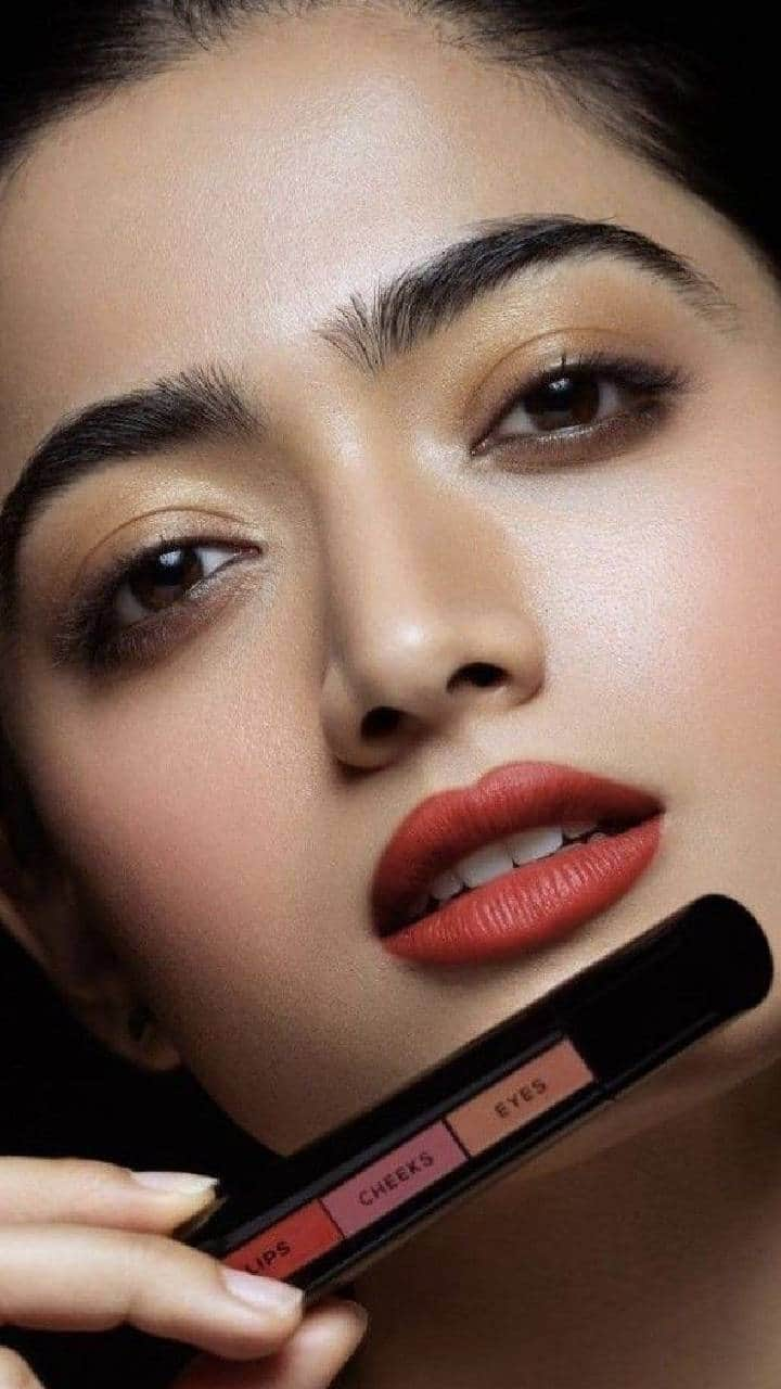 Use this shade of lipstick to look more glamorous in winter