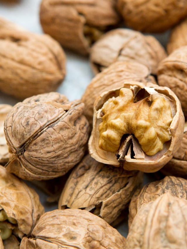 eating too many walnuts can have side effects