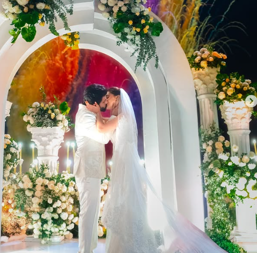  ಗೆಳೆಯನ ಜೊತೆ ಹಸೆಮಣೆ ಏರಿದ ಕೀರ್ತಿ ಸುರೇಶ್, ಪತಿ ಜೊತೆ  ಲಿಪ್‌ಲಾಕ್‌ ಫೋಟೋ ಪೋಸ್ಟ್ 