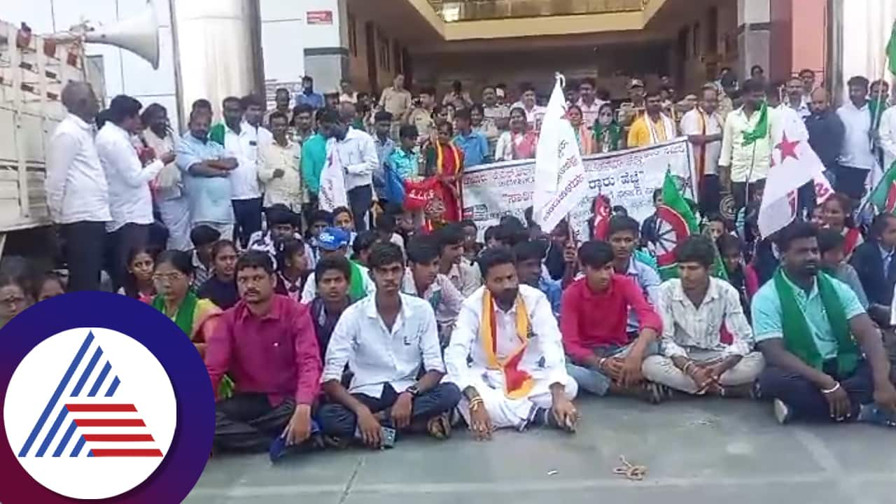 Jagaluru To Davangere need KSRTC Bus Connection Students protest kvn