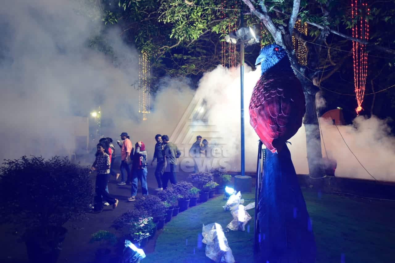 അനേകം മനുഷ്യരെ കണ്ടറിഞ്ഞ്