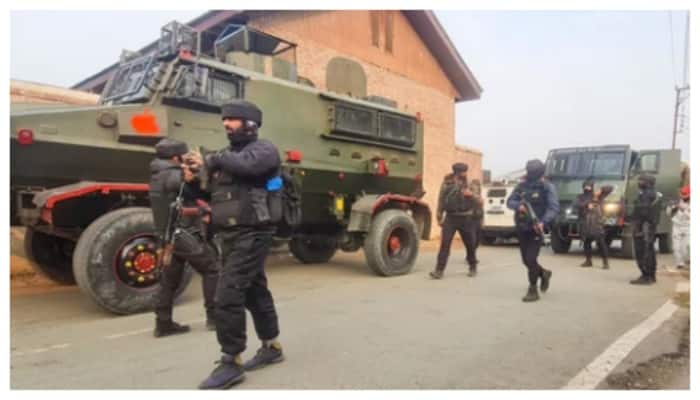 Encounter in Kulgam Security forces kill 5 terrorists 2 soldiers were injured