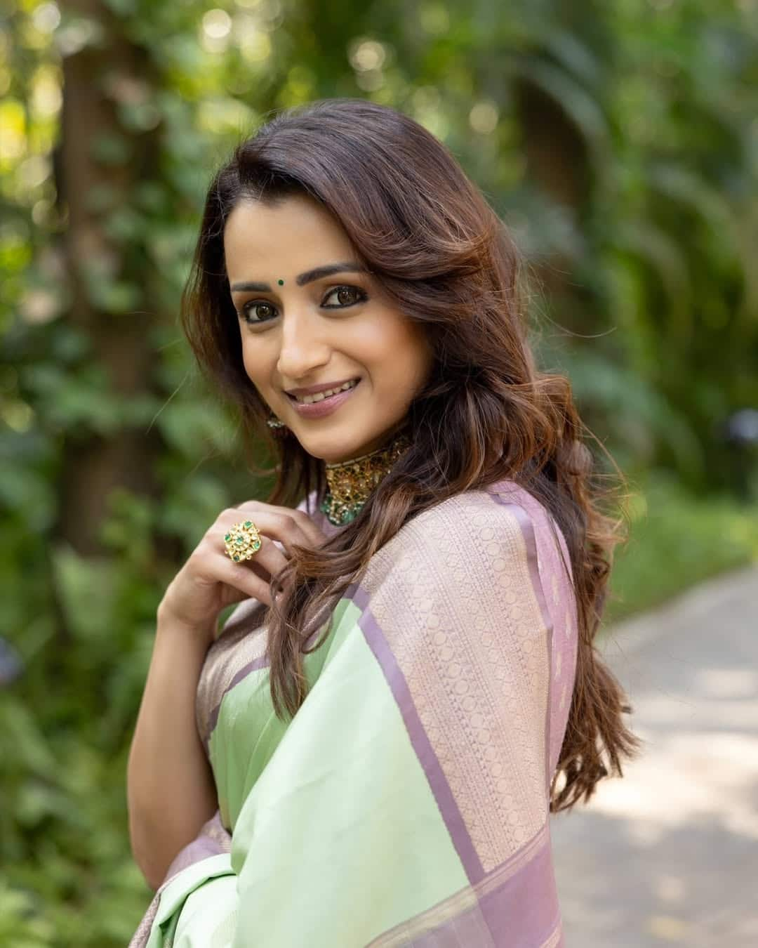 Trisha Latest Saree Photos Go Viral Actress Stuns in Traditional Look gvd