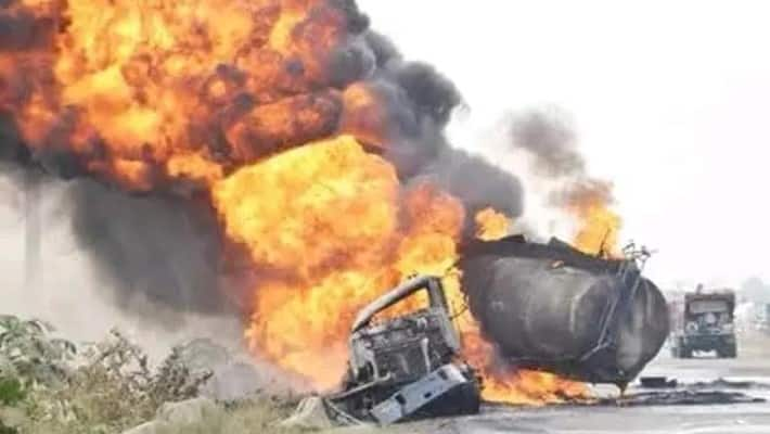 Jaipur Tanker Blast: अब तक 11 मौत, 35 इलाजरत, 14 लापता, PHOTO देख दहज जाएगा दिल