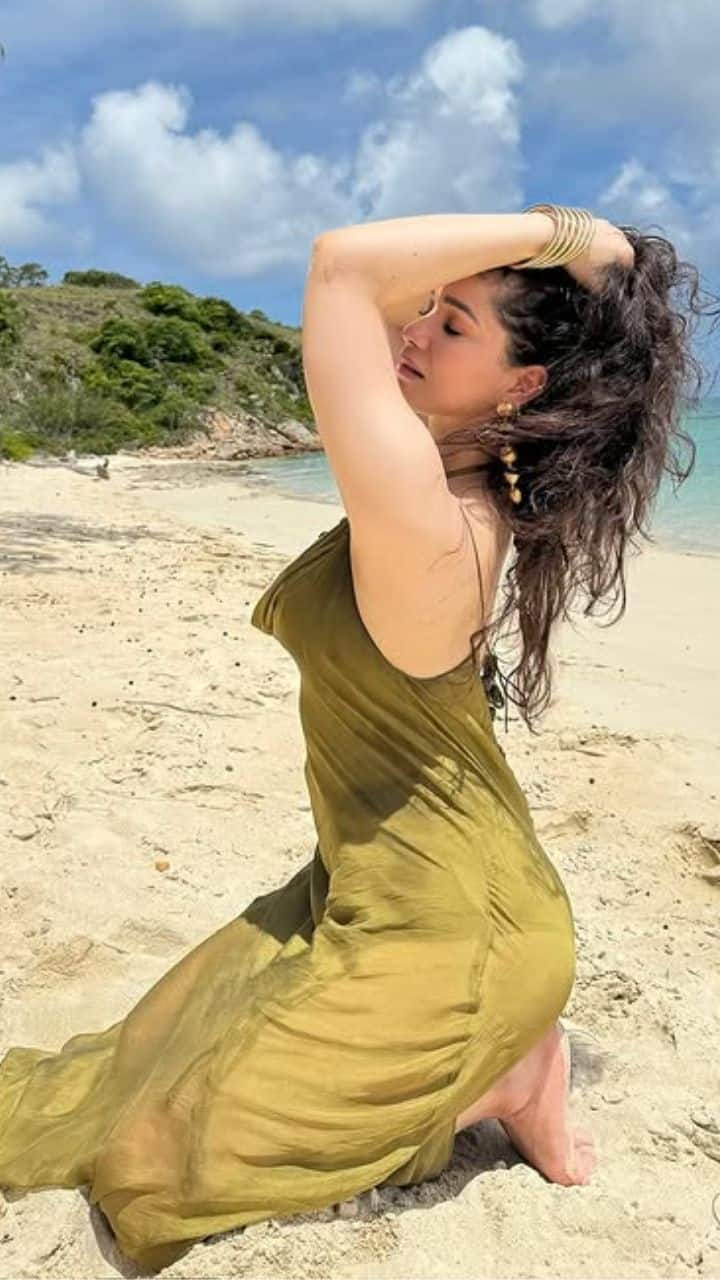 Sara Tendulkar shares photos from Australia's Lizard beach; Check