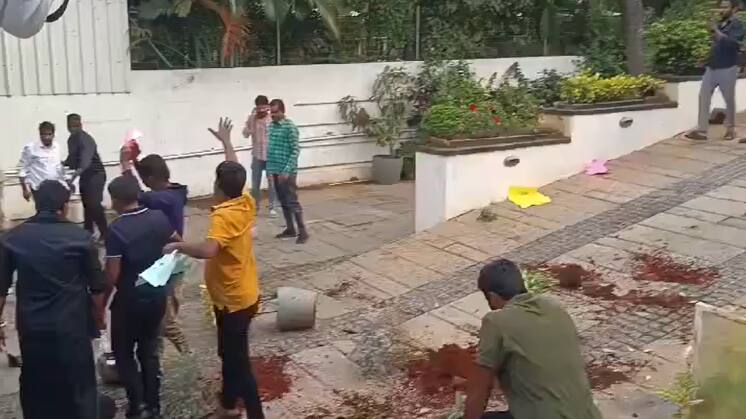 Allu Arjun house attacked