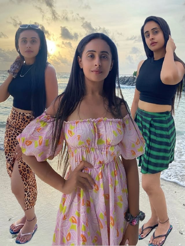 Puttakkana Makkalu fame Sanjana Burli in Maldives pav