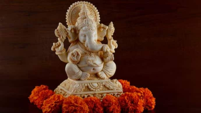 right direction and place to keep ganesha idol at home on new year day