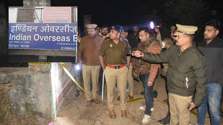 up lucknow ghazipur police encounter bank locker theft gang members dead criminals caught indian overseas bank news